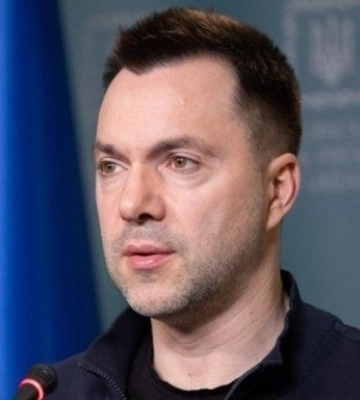Арестович о взрывах в Крыму: Идут по алфавиту