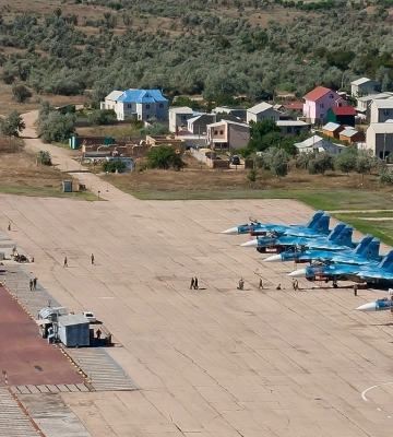На российской авиабазе в Крыму прогремели мощные взрывы – на аэродроме находилось более 20 самолётов