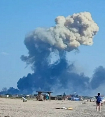 Паника в Крыму. День 167. Взрывы на военном аэродроме и пробка на мосту
