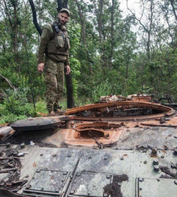 Вчора українські військові ліквідували ще 300 росіян, 11 танків і літак