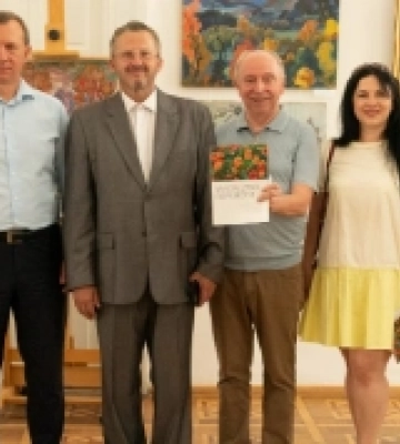 В Ужгороді відкрили благодійну виставку-продаж «Мистецтво перемоги»