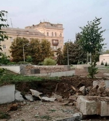 На Дніпропетровщині росіяни обстріляли будинки, школи й гуртожиток, вбили 22 людей і поранили ще 26