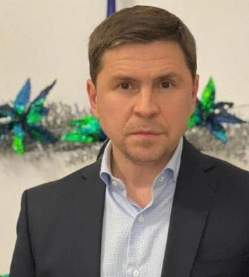 У Зеленского ответили, причастна ли Украина к мощным взрывам в Крыму на военной авиабазе