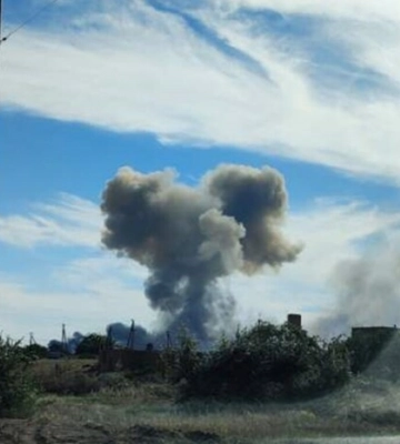 Вибухи на аеродромі у Криму. Що відомо