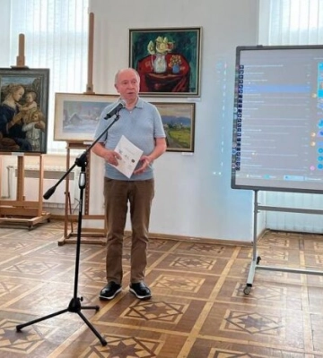 Виставили на продаж колекцію картин для створення Музею науки в Ужгороді