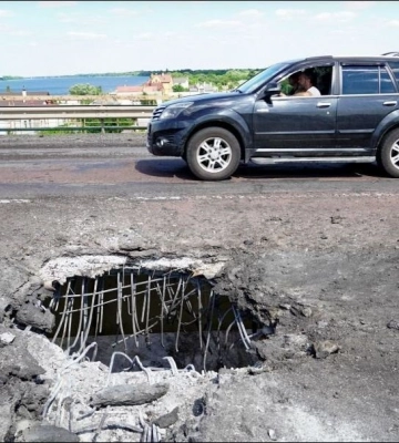 Переправа возле Антоновского моста разбита, но еще действует