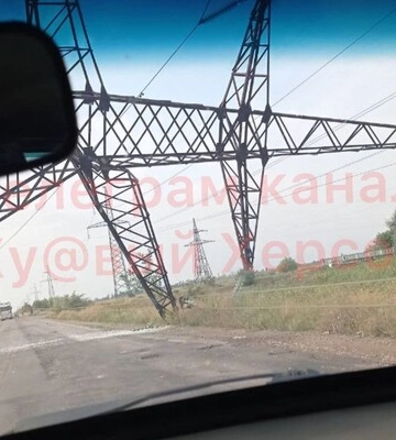 В Херсонской области упал столб высоковольтной линии передач