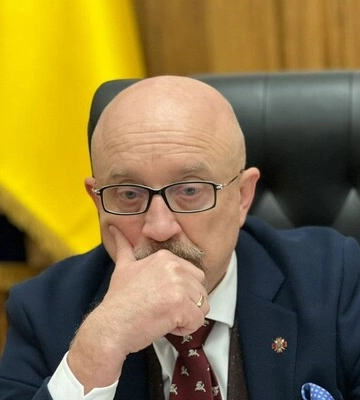 Глава Міноборони про виїзд чоловіків за кордон: «Повинні бути готові воювати»  