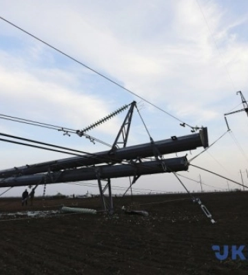 На тимчасово окупованій Херсонщині впали електроопори, що з&#039;єднують ЗАЕС із Кримом, - депутат облради Хлань