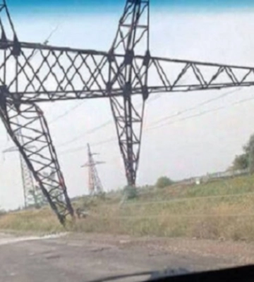 На Херсонщині впали електроопори у напрямку Криму