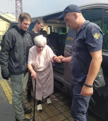 За тиждень обов’язкової евакуації з Донеччини вдалося вивезти лише 2 тисячі людей