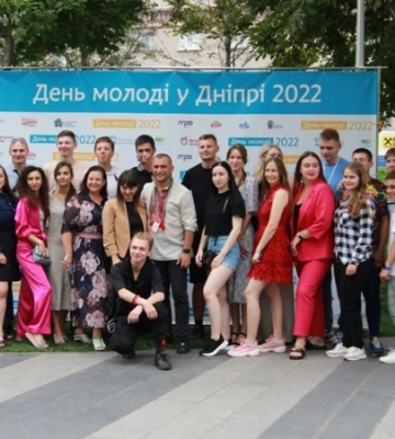 У Дніпрі для молоді організували мотиваційну зустріч з відомими коміками, телеведучими, волонтерами