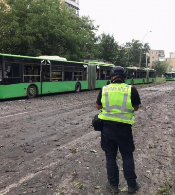 Під час нічного обстрілу Харкова дві жінки зазнали поранень (Фото)