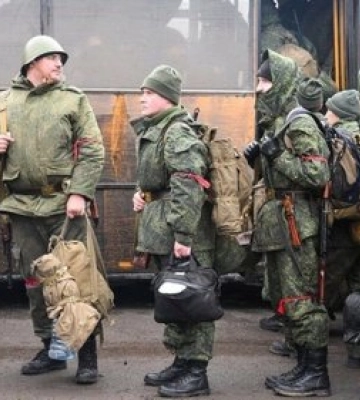 На Луганщині росіяни пропонують їжу за інформацію про чоловіків призовного віку