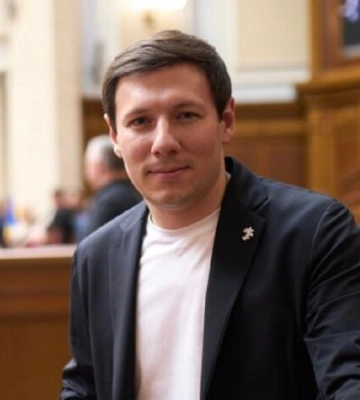 «Слуга народу» Красов потрапив у ДТП: перші подробиці «Слуга народу» Красов потрапив у ДТП: перші подробиці