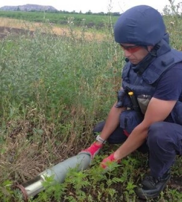 Бербок у Великій Димерці пообіцяла подальшу допомогу з розмінуванням