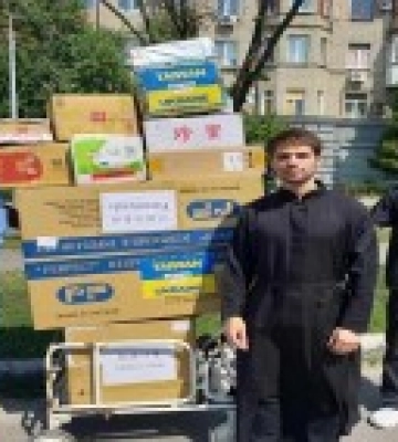 У Харкові священники УПЦ передали ліки та обладнання медикам та ЗСУ