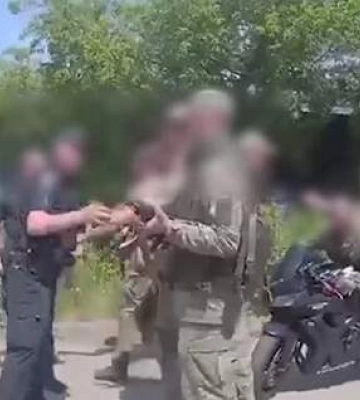 В Чернигове военные угрожали полицейскому, остановившему их товарища в состоянии опьянения