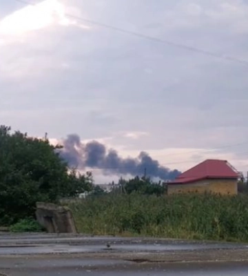 В Крыму прогремели взрывы, виден черный дым