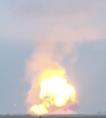 В Крыму горит склад боеприпасов