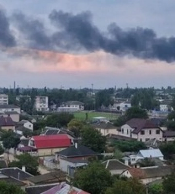 Пошкоджено залізницю, людей евакуюють: що відомо про вибух складу окупантів під Джанкоєм