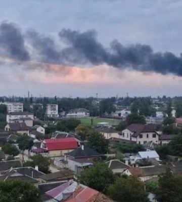 В Крыму серия мощных взрывов: горят склад боеприпасов и электроподстанция