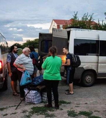 Сотні людей лежать на землі. Що відбувається на &quot;дорозі життя&quot; під Запоріжжям