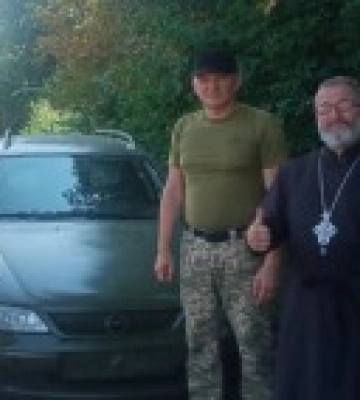 На Кіровоградщині віруючі УПЦ передали автомобіль для ЗСУ