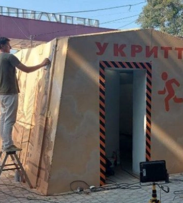 У Харкові встановили перше укриття на зупинці транспорту