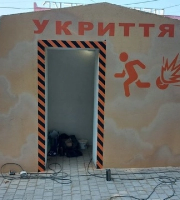 У Харкові встановили першу зупинку-укриття
