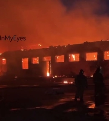 У Донецьку горить черговий військовий склад - соцмережі