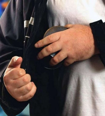 У Кривому Розі чоловік намагався винести з магазину неоплачений товар