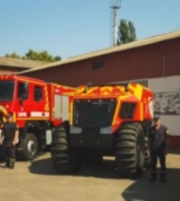 Автомобіль та пожежну амуніцію передали рятувальній бригаді на Сарненщині