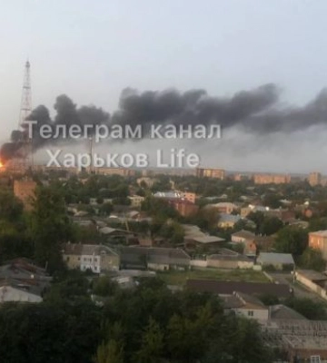 В Харькове День города начался с обстрела и пожара на заводе