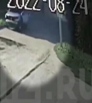Момент вибуху автомобіля начальника окупаційної влади села Михайлівка на Запоріжжі Сушка. ВIДЕО
