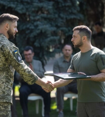 Зеленський вручив нагороди військовим та родинам загиблих Героїв (відео)