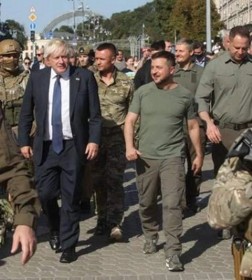 На Алеї сміливості в Києві викарбували ім&#039;я Бориса Джонсона, він отримав орден Свободи