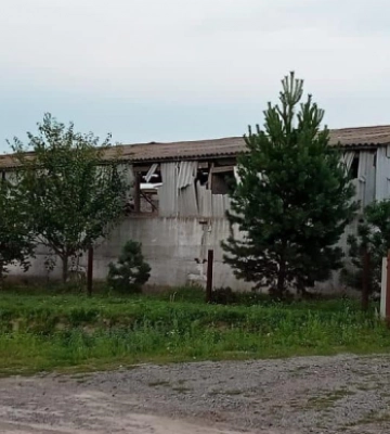 Російські військові обстріляли 5 громад на Сумщині: пошкоджені будинки, водонапірна башта, вирує пожежа