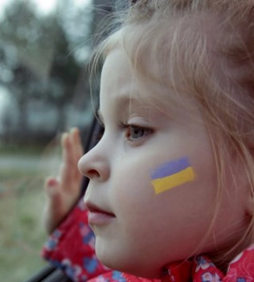 Війна вбила в Україні щонайменше 390 дітей