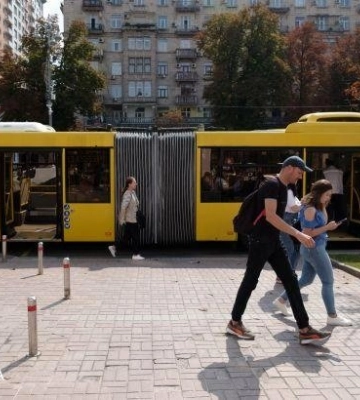 В столице могут отменить обязательную остановку общественного транспорта во время тревоги: комиссия Киевсовета одобрила