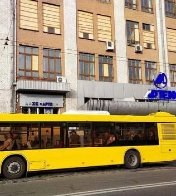 Київрада підтримала скасування зупинки транспорту під час тривоги: зменшення комендантської години на черзі