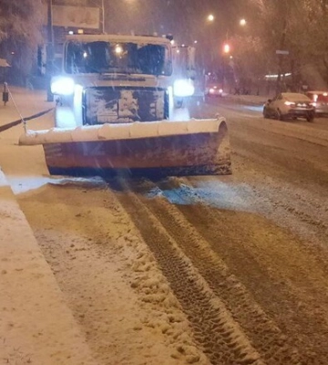 Рятувальники показали наслідки снігопаду в Запоріжжі (ФОТО)