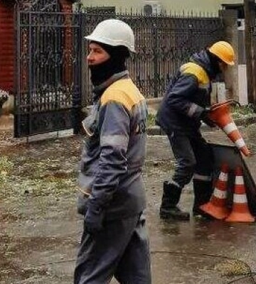 Понад дві тисячі родин на Одещині залишаються без світла через негоду