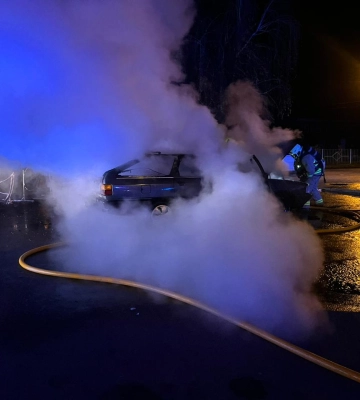 Вночі в центрі Рівного згоріло авто