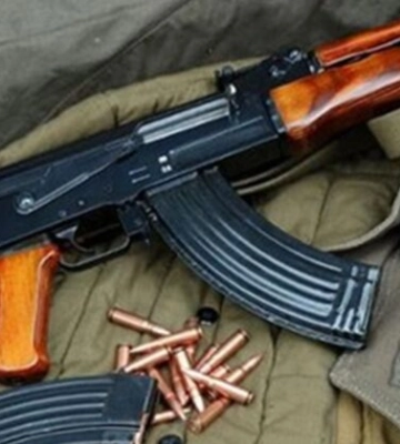 У жителя села на Первомайщині виявили бойові гранати та автомат Калашникова