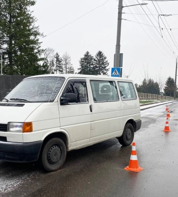 У Рівному внаслідок наїзду мікроавтобуса травмувалася 15-річна дівчина (ФОТО)