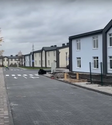 Американец за собственные средства построил под Киевом поселок для переселенцев