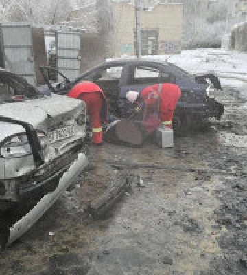 Зранку окупанти обстріляли автостоянку приватного підприємства у Херсоні, двоє людей загинули