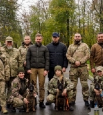 У Кінологічному центрі поліції Закарпаття щенята-терапевти вперше зустрілися з новими господарями