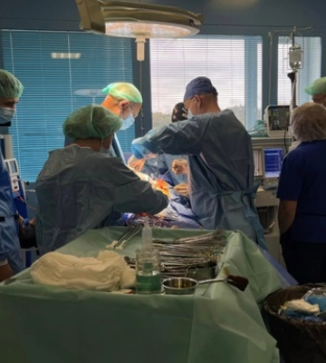 Львівські лікарі провели одну з найскладніших операцій черевної порожнини